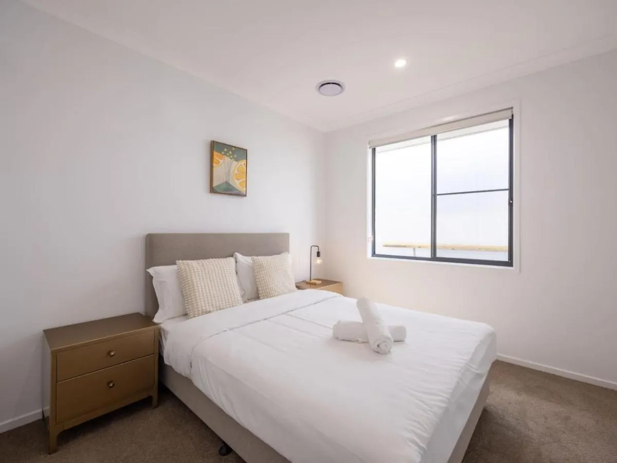 Brand New 4Bs Home Near Shops And Park At Greenbank Australia