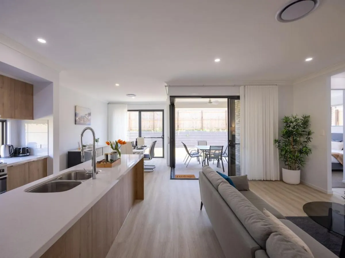 Holiday home Brand New 4Bs Home Near Shops And Park At Greenbank